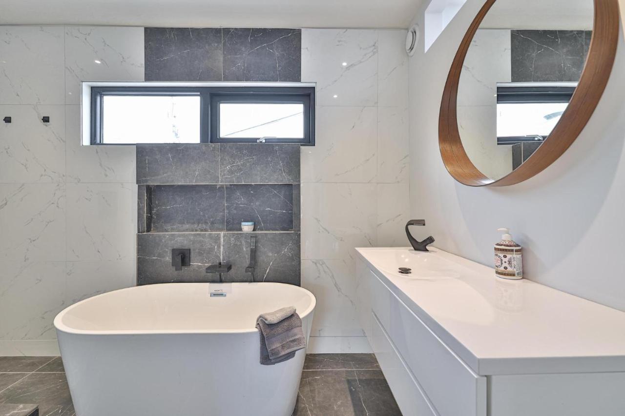 New Modern 1400 Sq Ft Coach House Near Everything Toronto Esterno foto