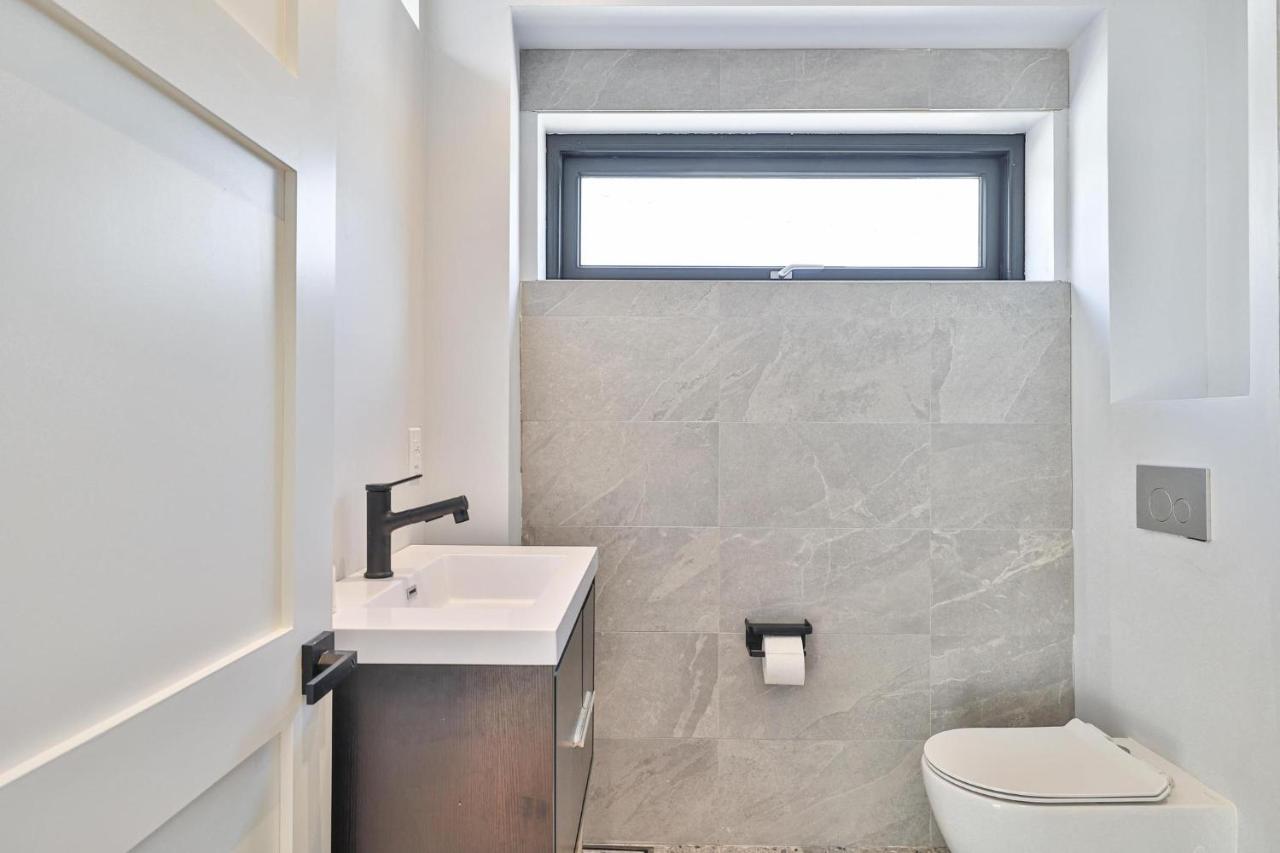 New Modern 1400 Sq Ft Coach House Near Everything Toronto Esterno foto