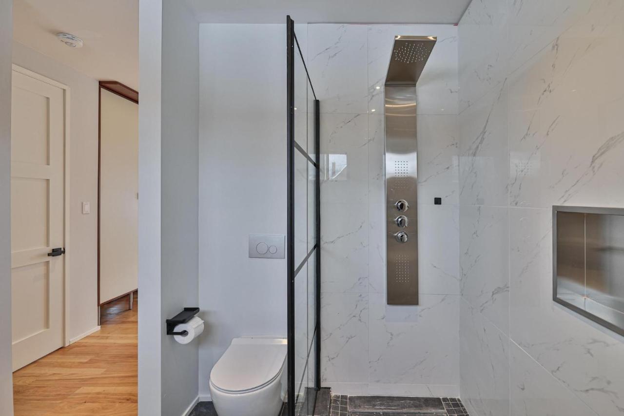 New Modern 1400 Sq Ft Coach House Near Everything Toronto Esterno foto