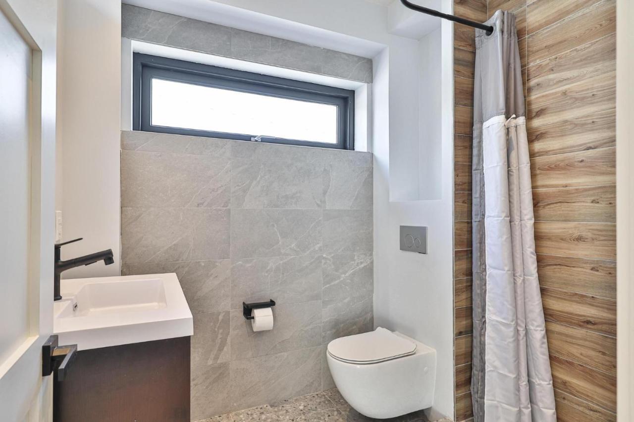 New Modern 1400 Sq Ft Coach House Near Everything Toronto Esterno foto