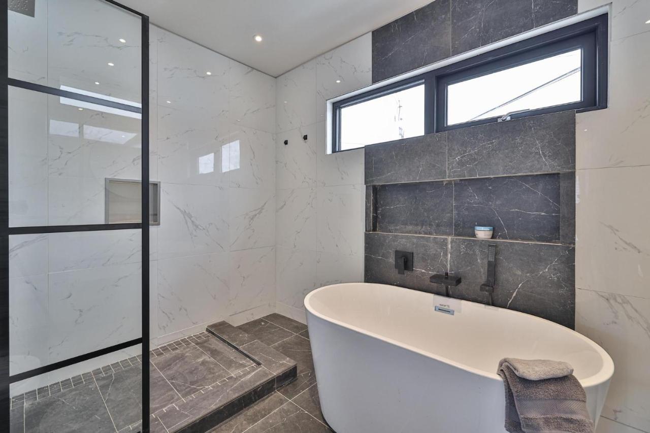New Modern 1400 Sq Ft Coach House Near Everything Toronto Esterno foto